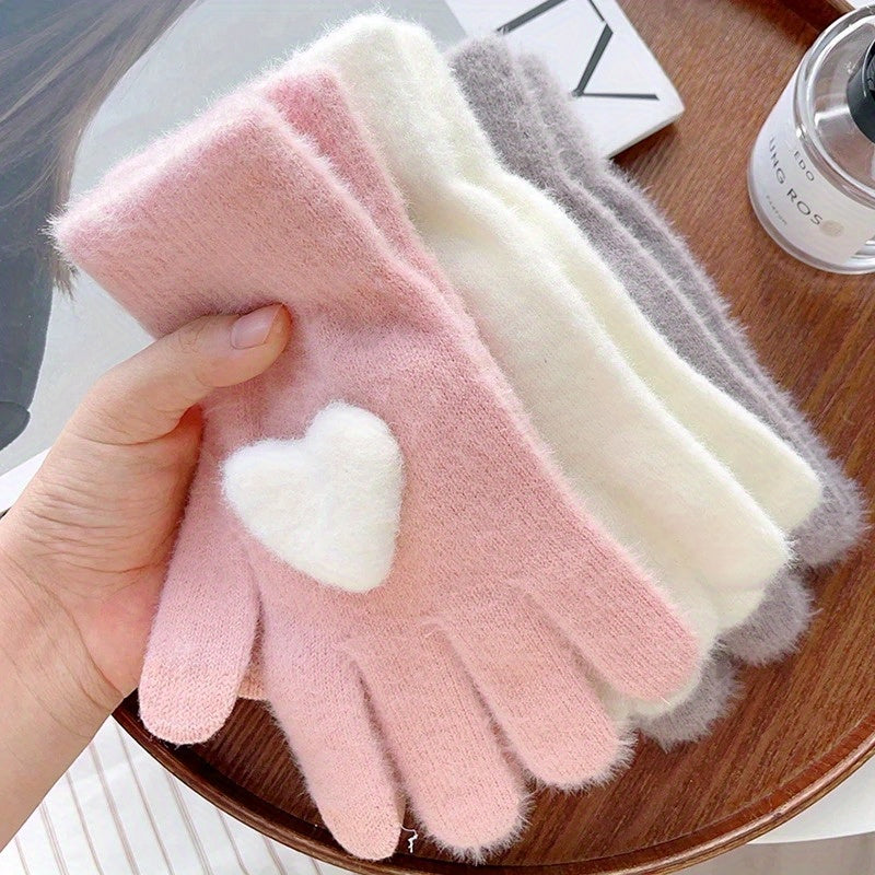 Evelien - Warm Plush Gloves with Love Heart Design