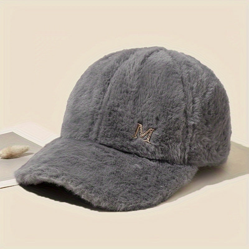 Iris - Winterse Gebreide Baseball Cap met Pluche en Geborduurd Detail