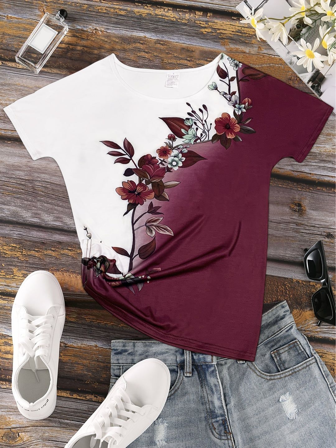 Lisanne - Round Neck T-shirt with Floral Print and Color Combination