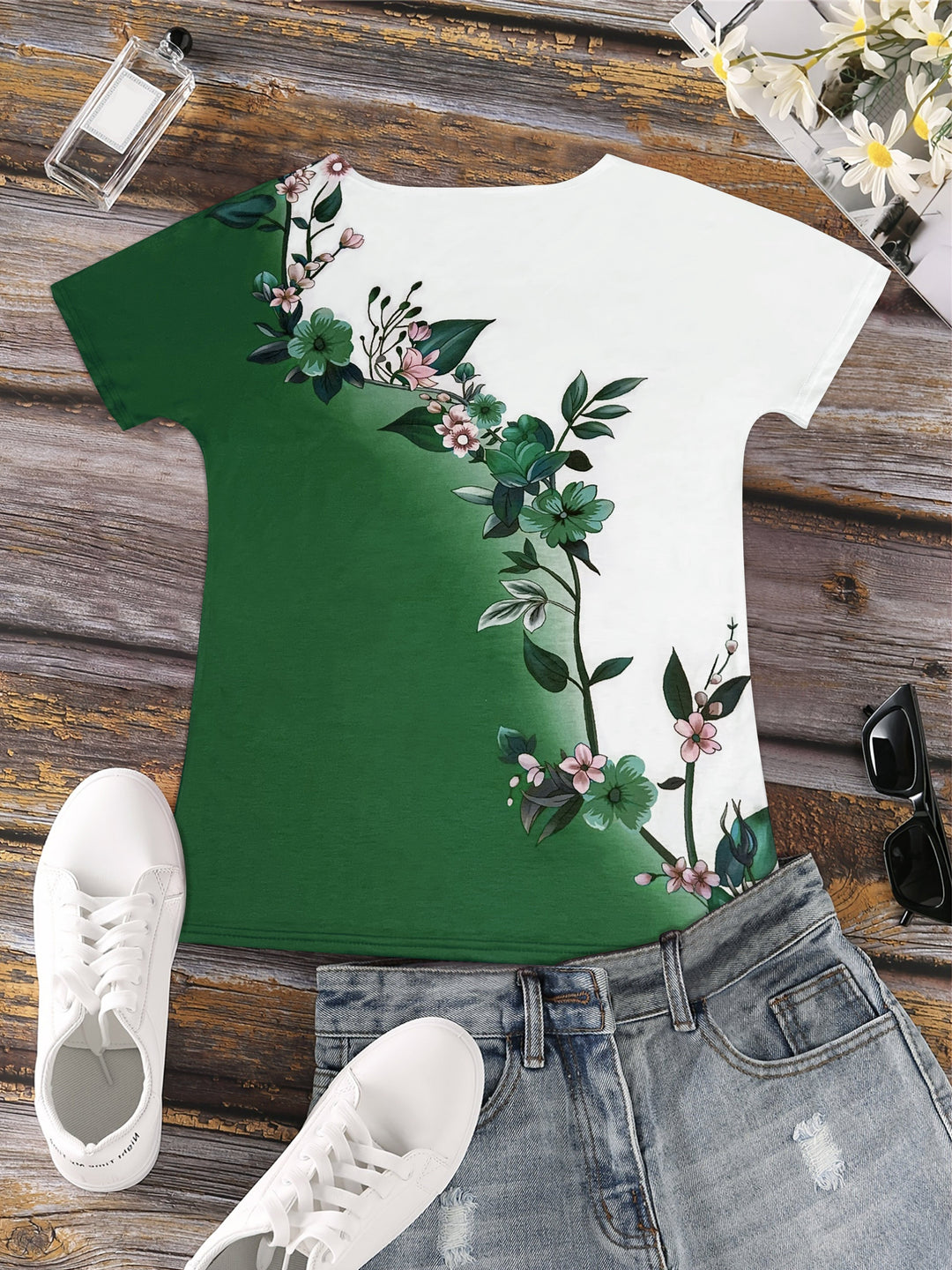 Lisanne - Round Neck T-shirt with Floral Print and Color Combination