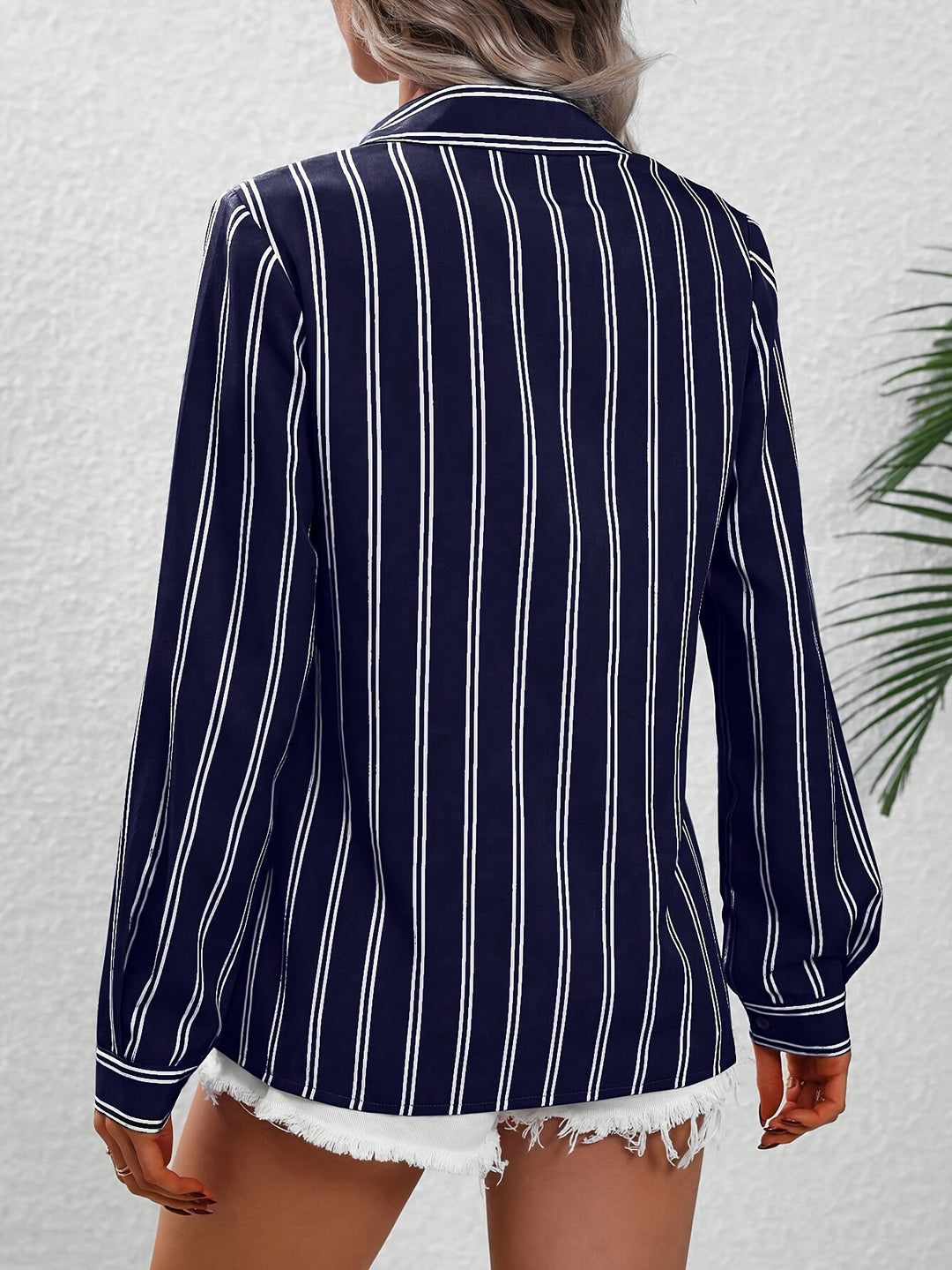 Femke - Stylish V-Neck Striped Blouse