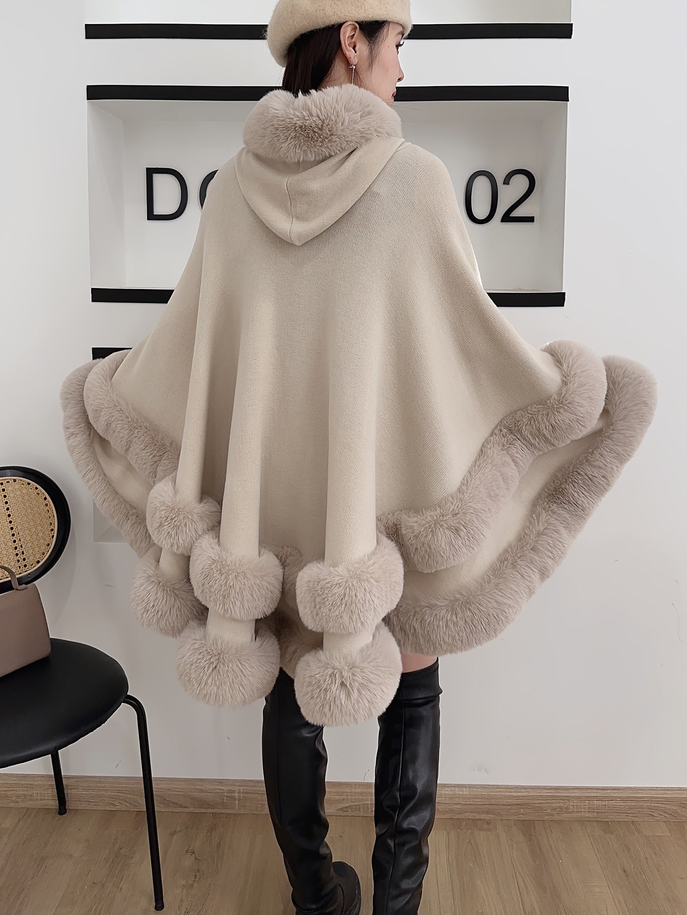 Femke - Effen Cape-Jas met Fuzzy Afwerking