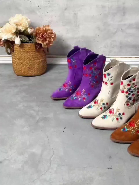 Iris - Fashionable Floral Pattern Chunky Heel Slip-On Boots