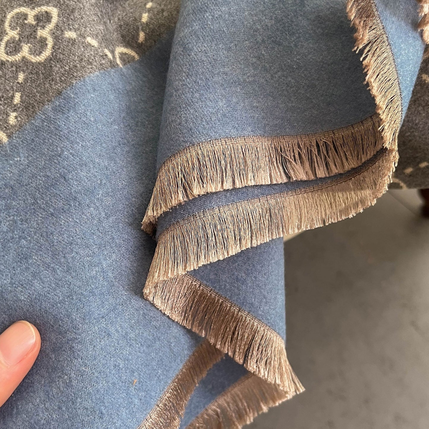 Yara - Dubbelzijdige Bloemensjaal met Franjes