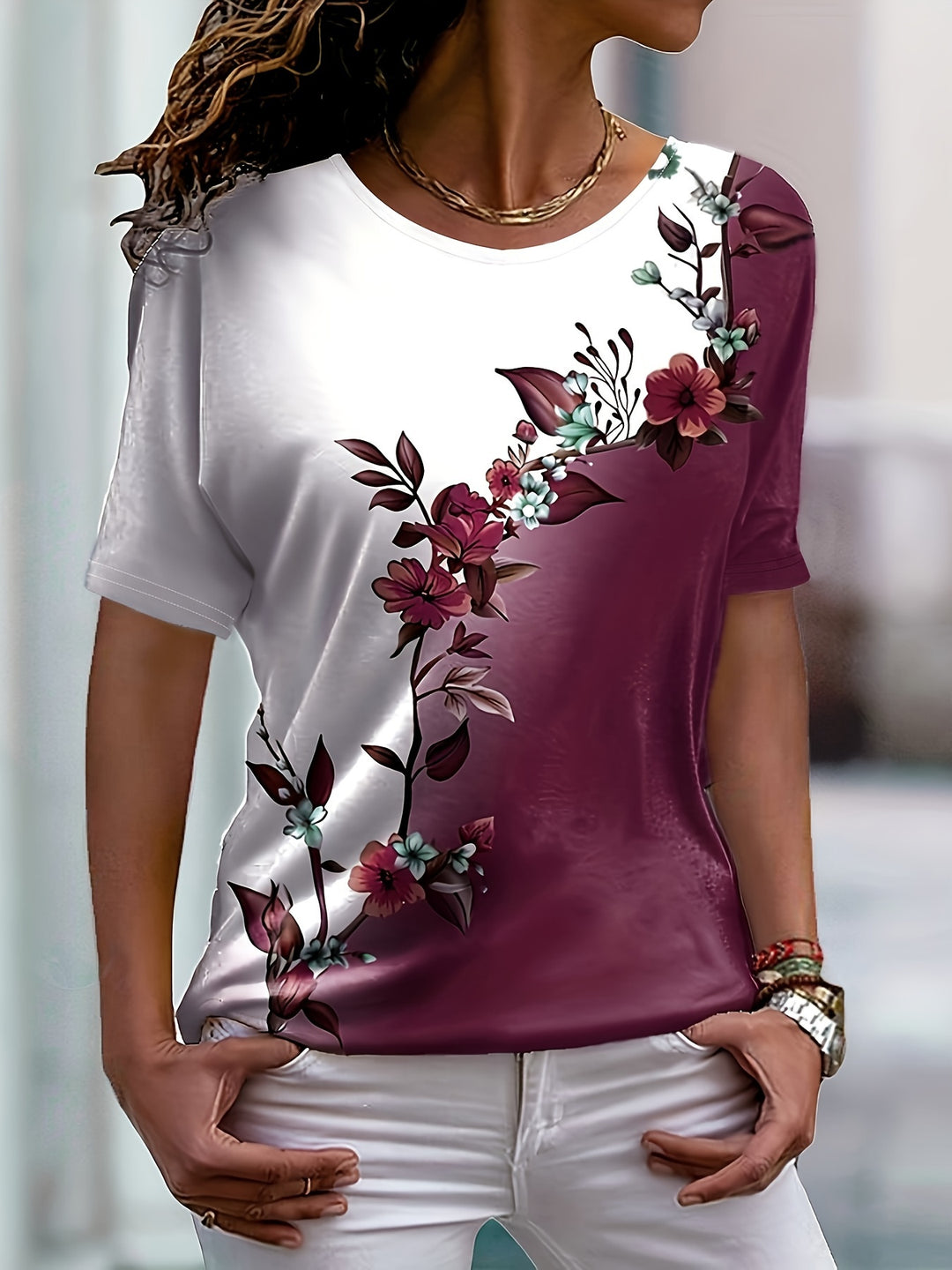 Lisanne - Round Neck T-shirt with Floral Print and Color Combination