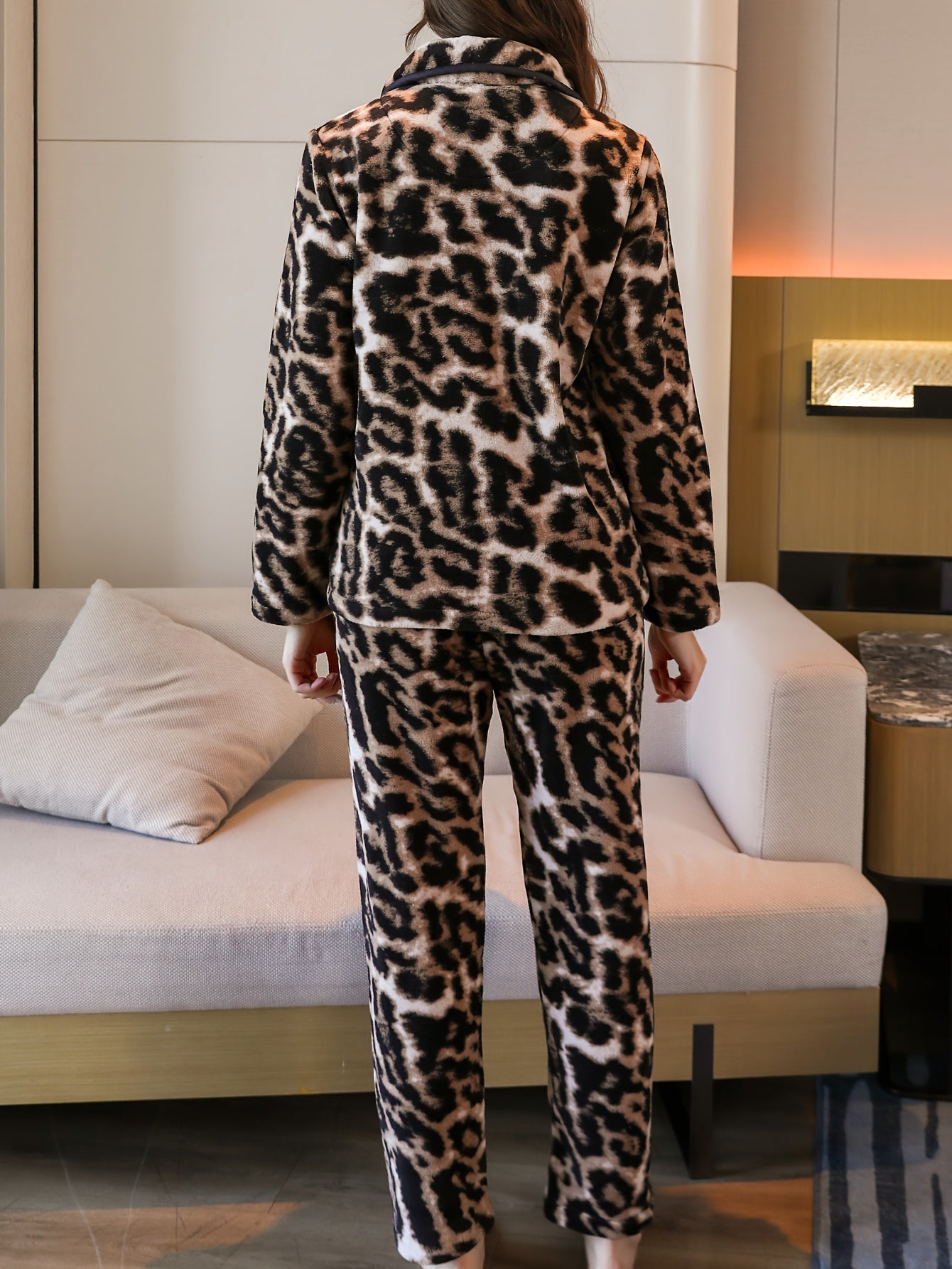 Sanne - Luipaardprint Flanel Pyjamaset Met Revers