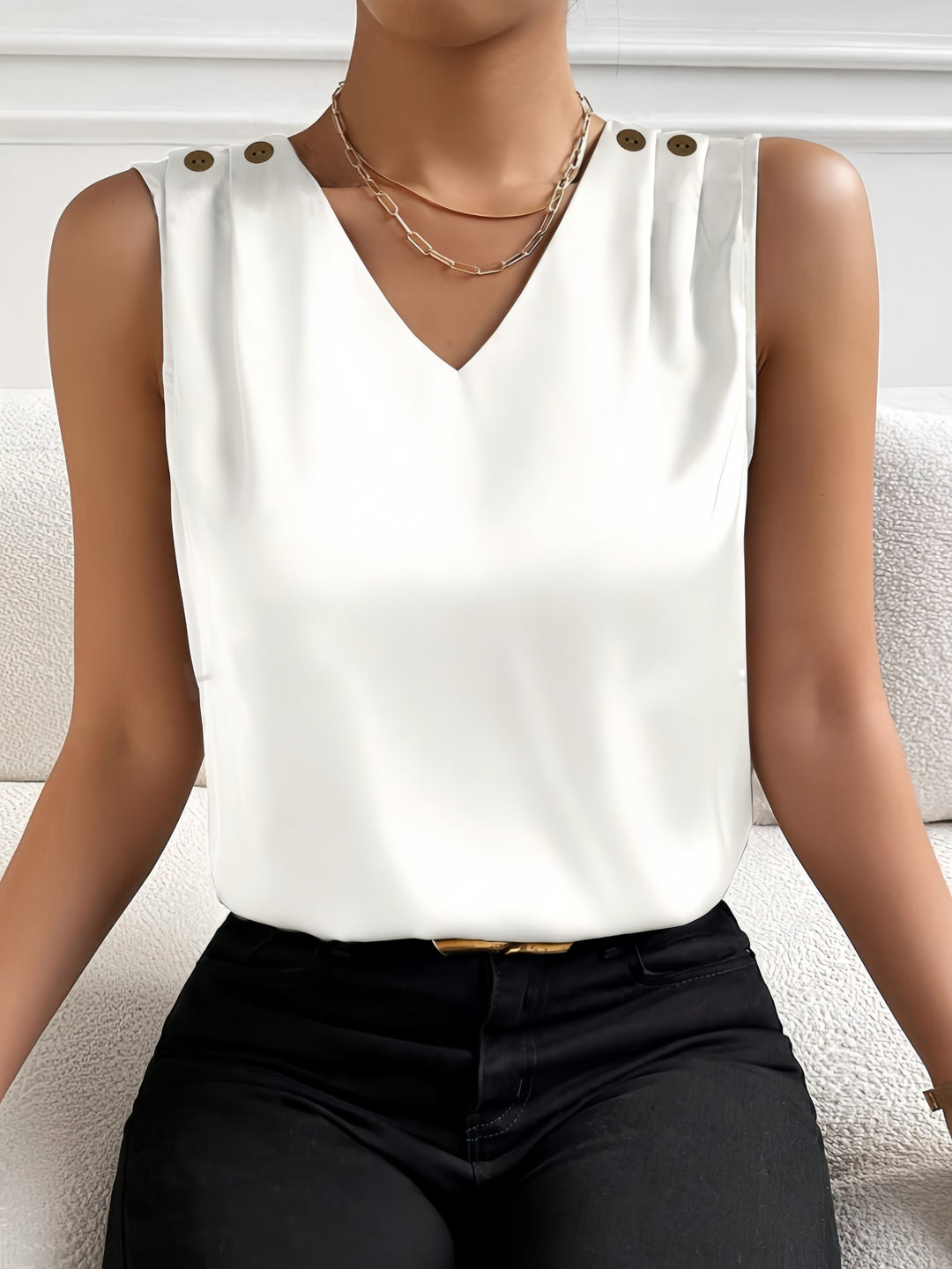 Yara - Elegant V-Neck Sleeveless Top