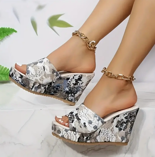 Liesbeth - The Keilhak Sandals with Flower Pattern