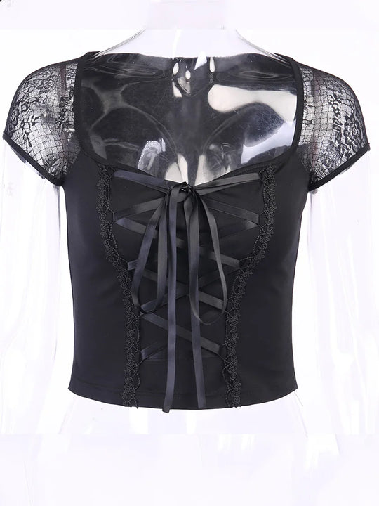 Lilith - Gothic Bodycon T-Shirt met Kant