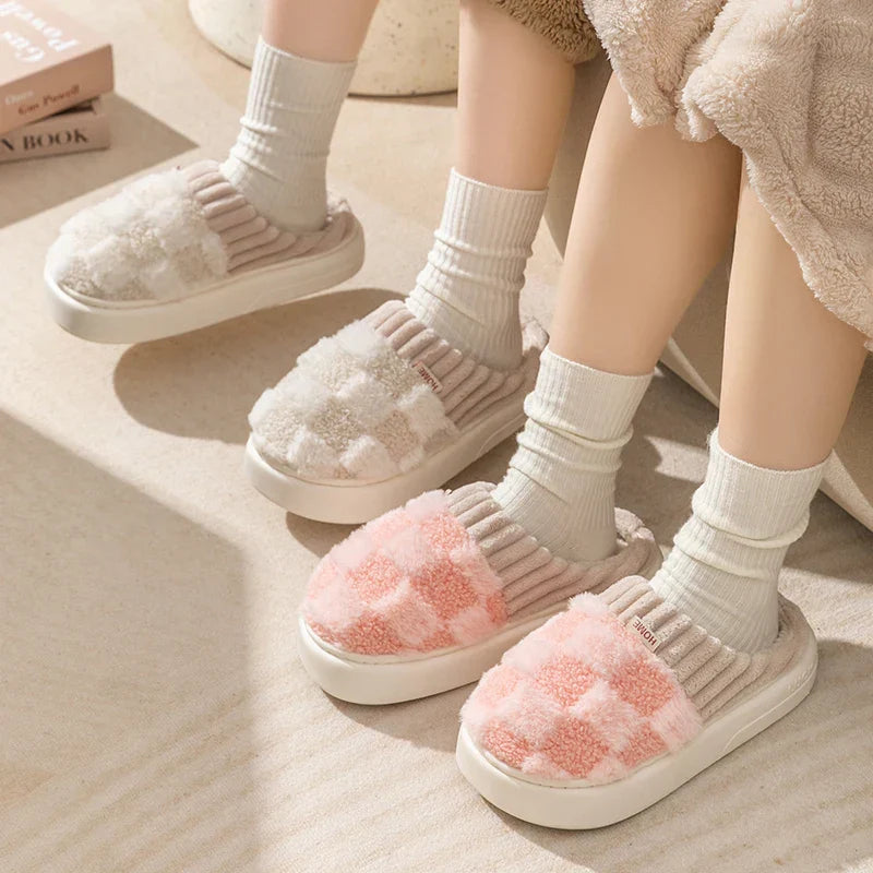 Sanne - Unisex Winter Slippers with Checked Design