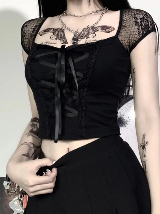 Lilith - Gothic Bodycon T-Shirt met Kant