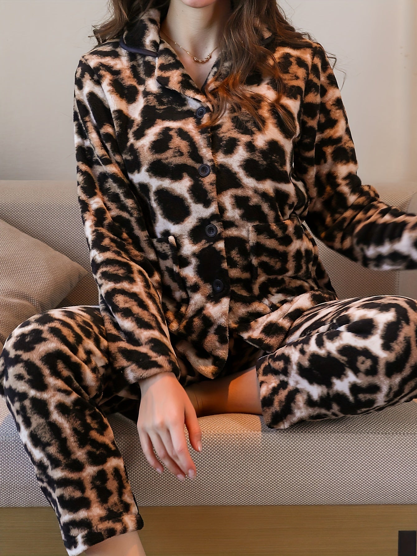 Sanne - Luipaardprint Flanel Pyjamaset Met Revers