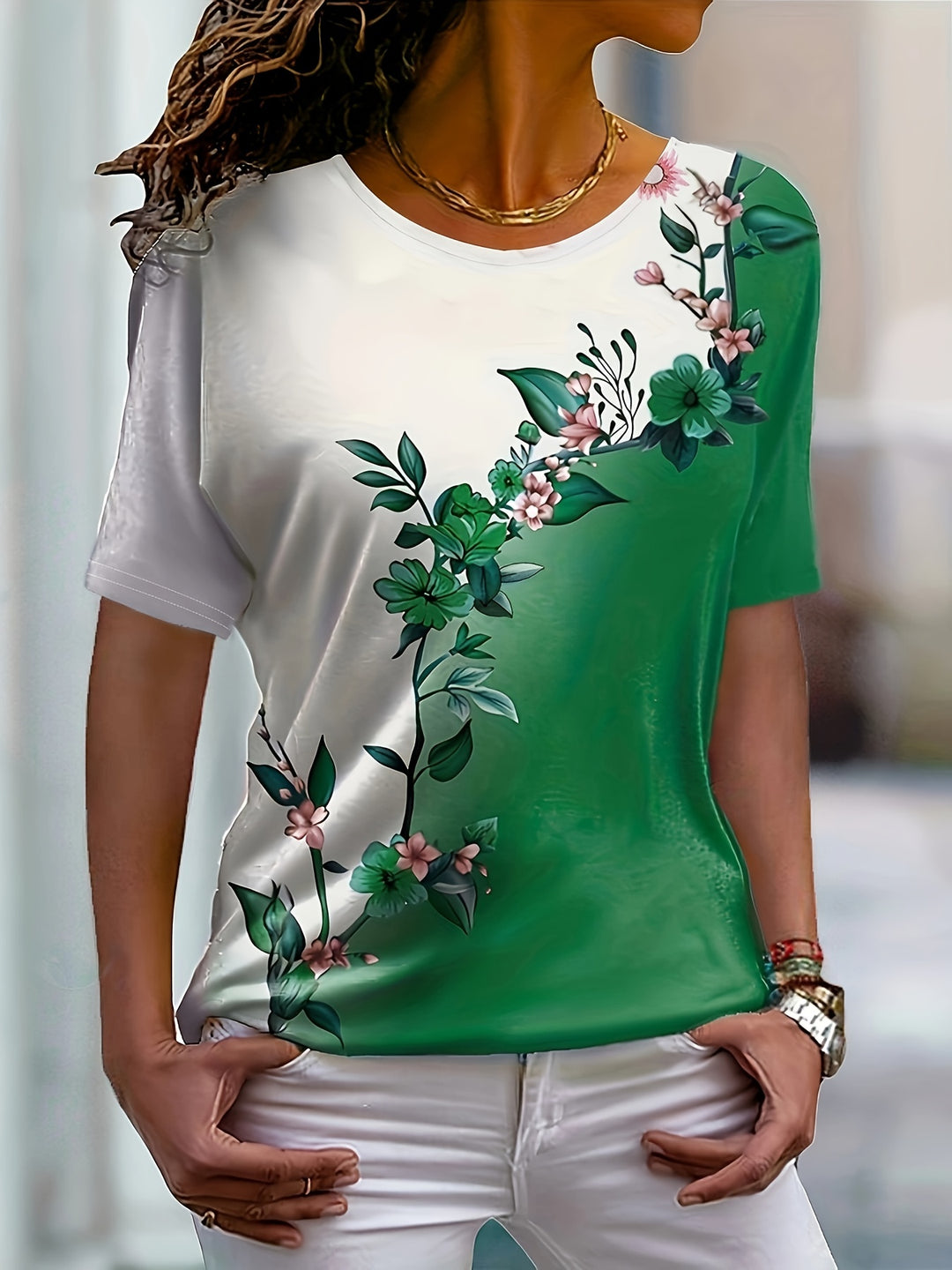 Lisanne - Round Neck T-shirt with Floral Print and Color Combination