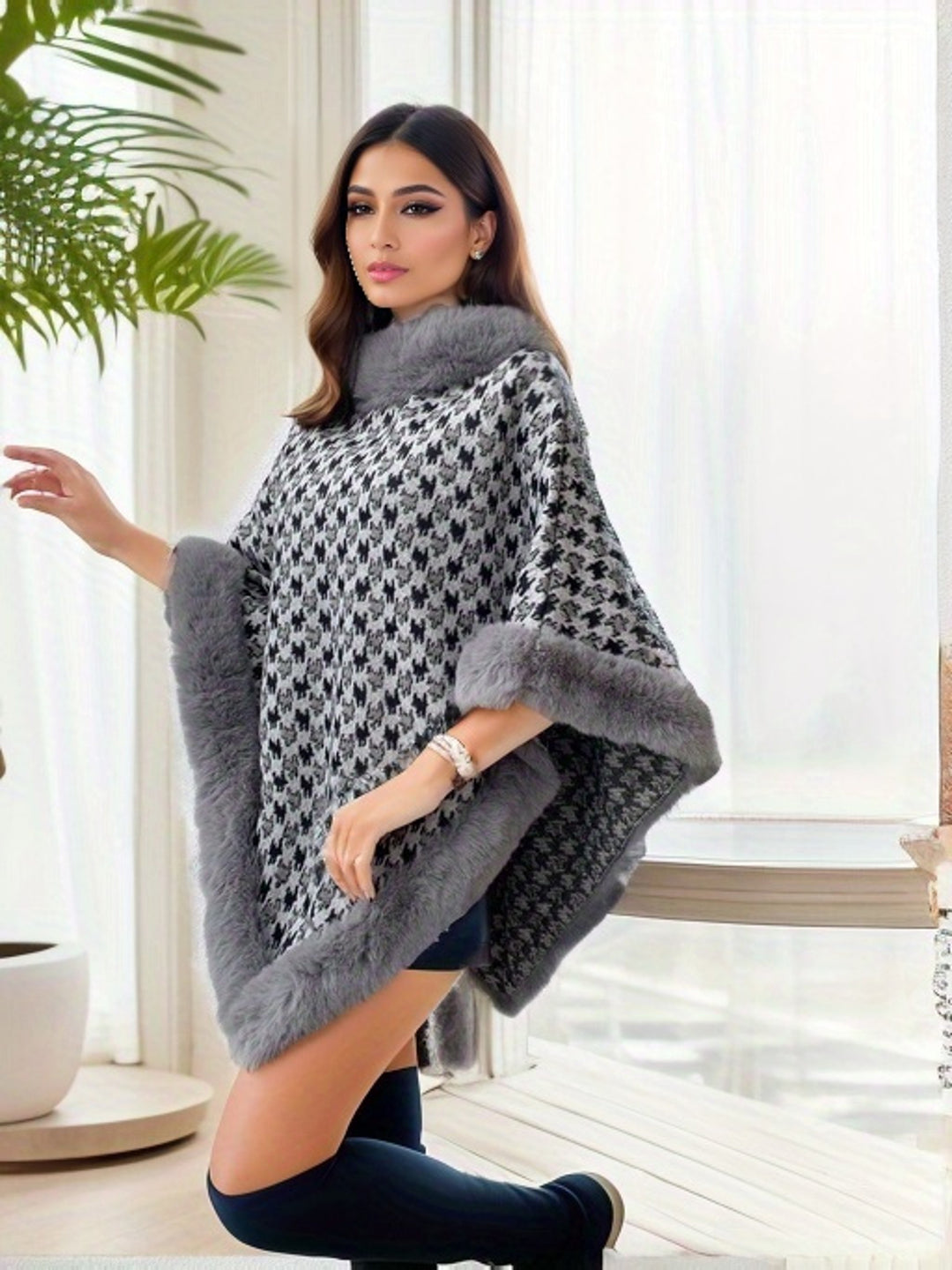 Eva - Pied-de-Poule Cape with Contrasting Faux Fur