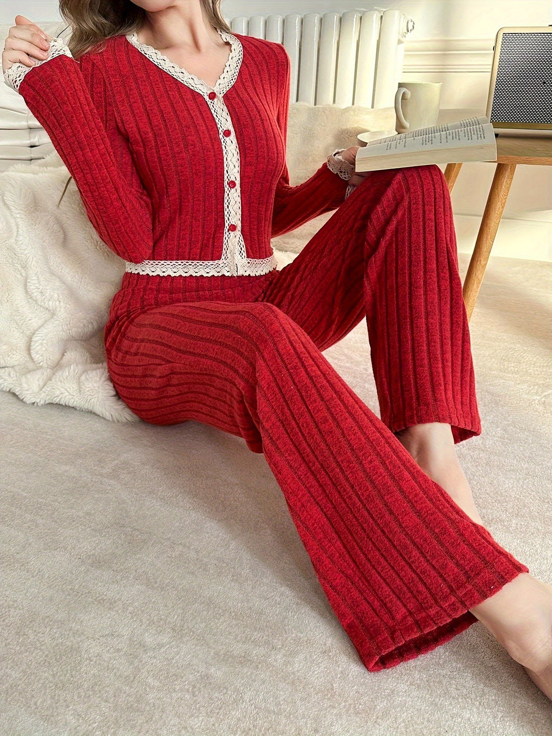 Elin - Elegant V-neck Pyjama Set With Button Detail