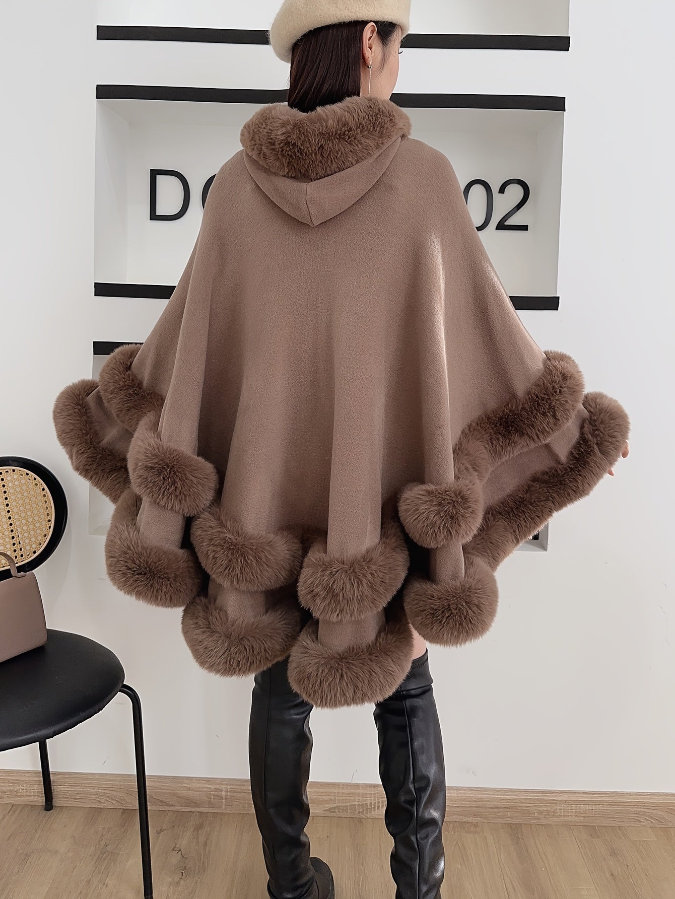 Femke - Effen Cape-Jas met Fuzzy Afwerking
