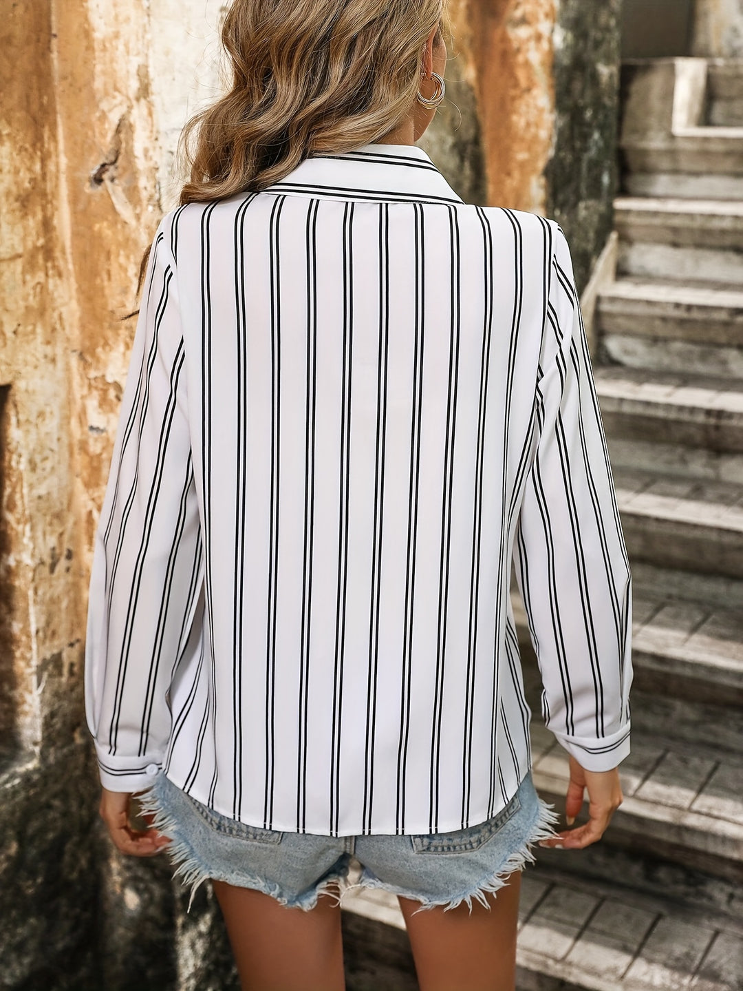 Femke - Stylish V-Neck Striped Blouse